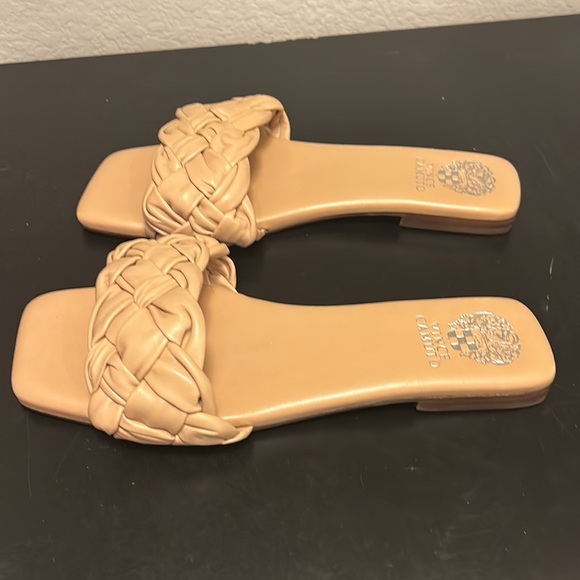 Never worn Vince Camuto slide sandals sz 9.5 - Picture 2 of 3